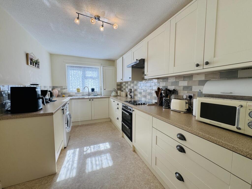 Apartment in Crawley, West Sussex - More