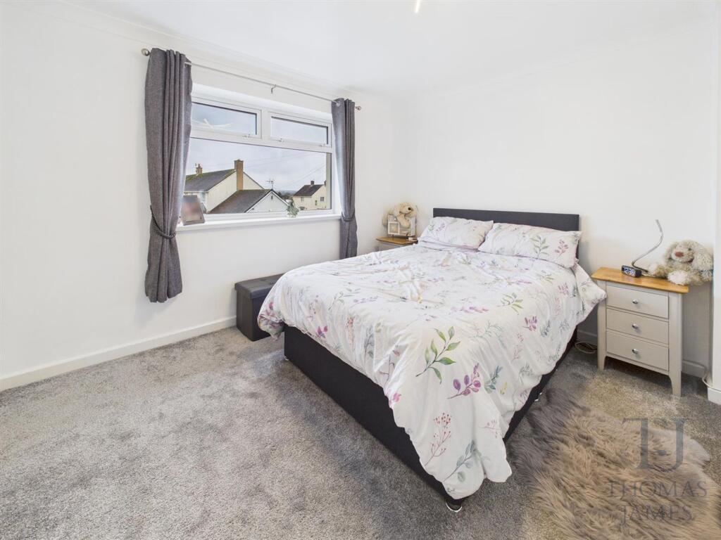 House in Nottingham, Clifton - More