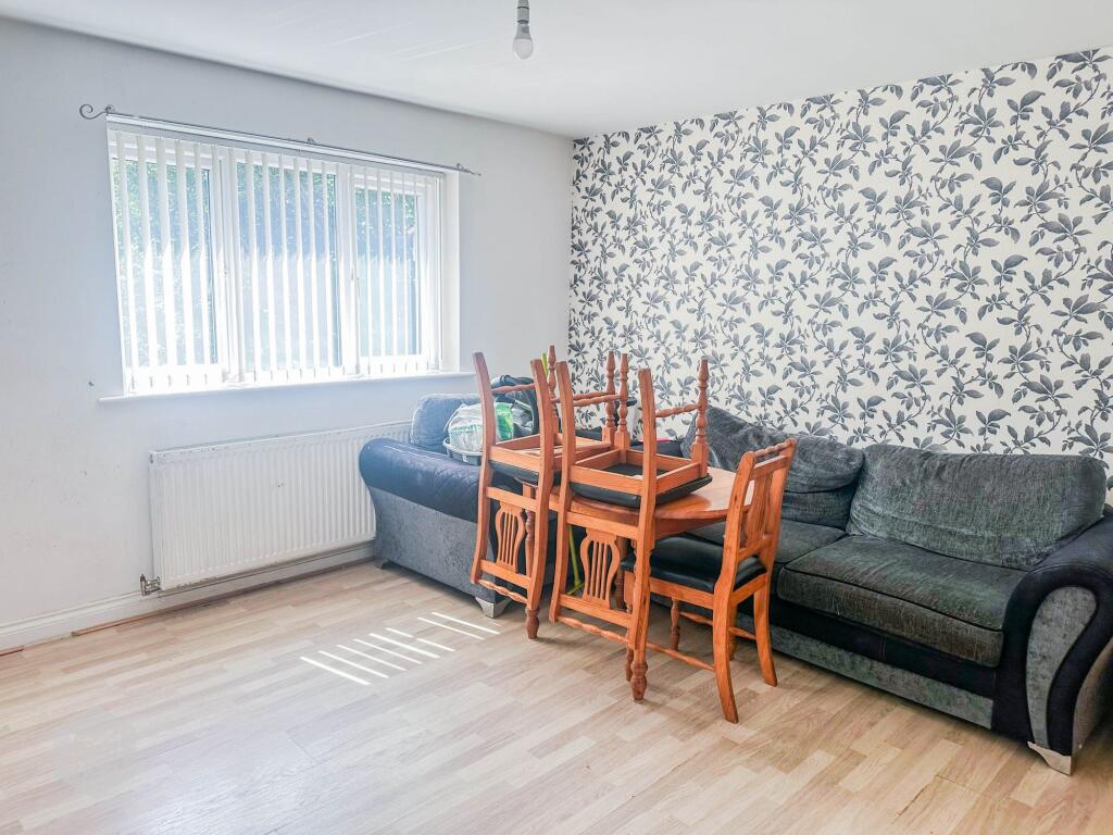 Apartment in Bolton, Doffcocker - View 5