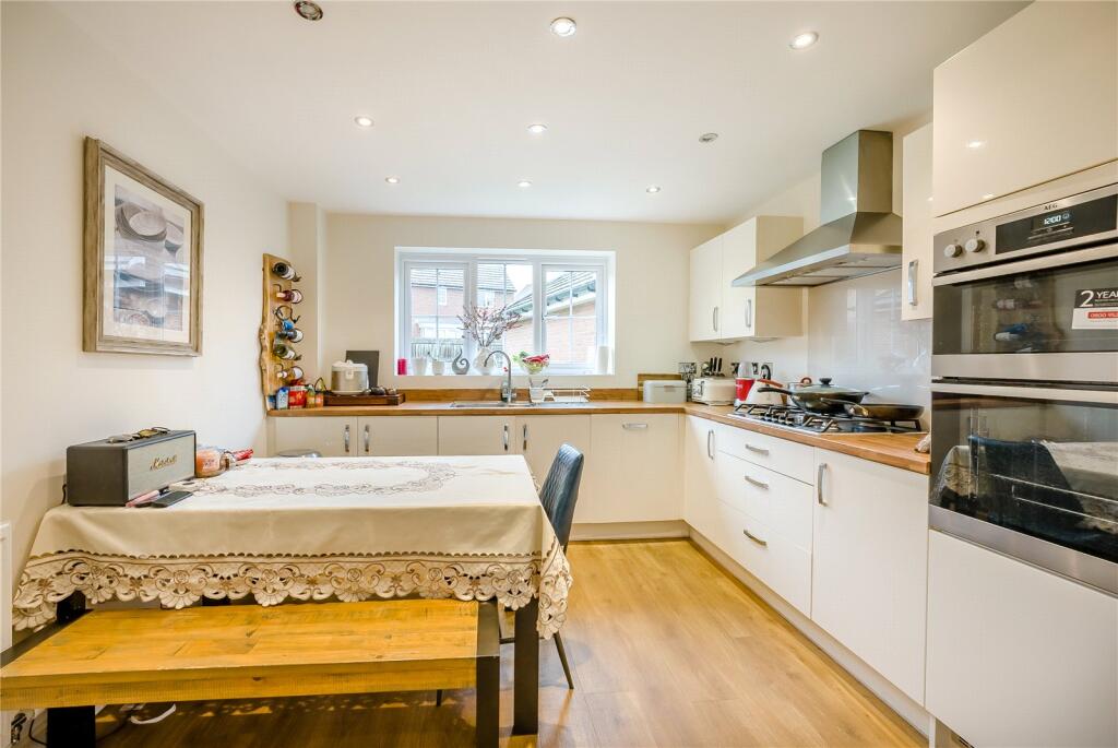 23, Wrekin Dove Close, Bowbrook, Shrewsbury photo 3