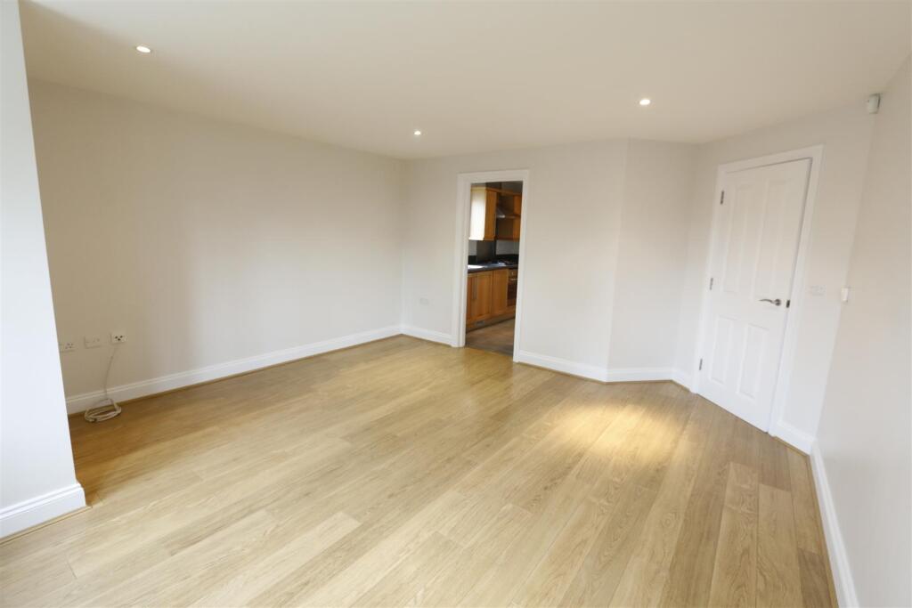 Coopers Court, Shefford photo 4