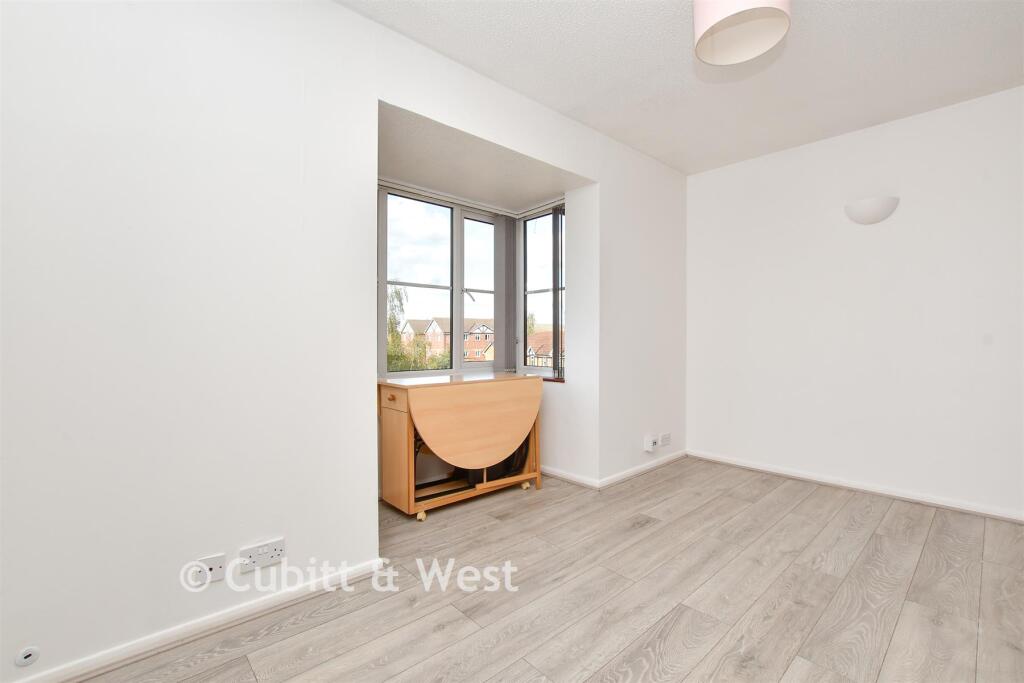 Apartment in Sutton - View 4