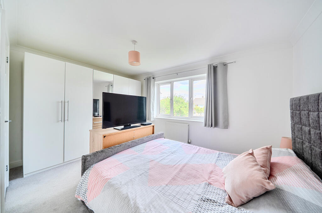 Blackbird Close, Swindon, SN3 photo 4