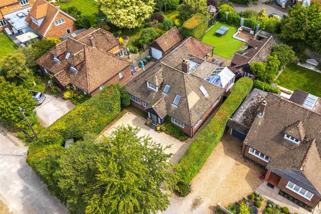 House in Hambleden, Buckinghamshire - View 3
