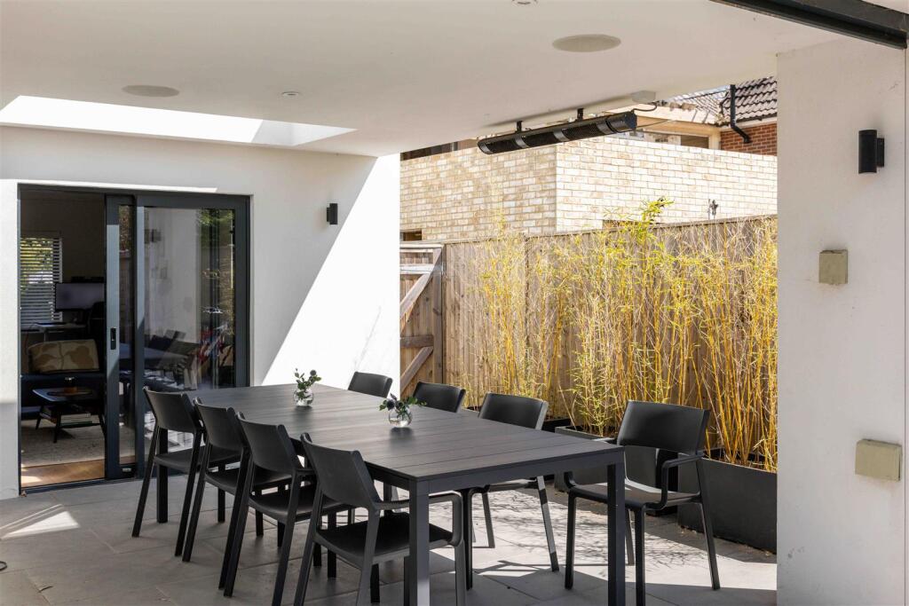 House in Redhill - View 5