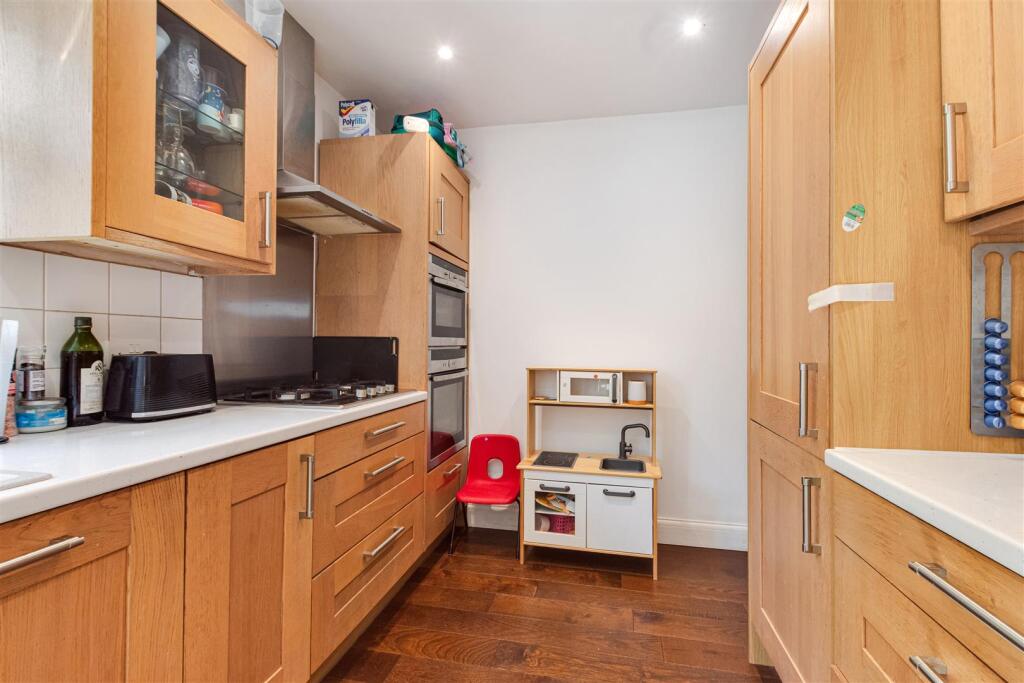House in Bromley - More