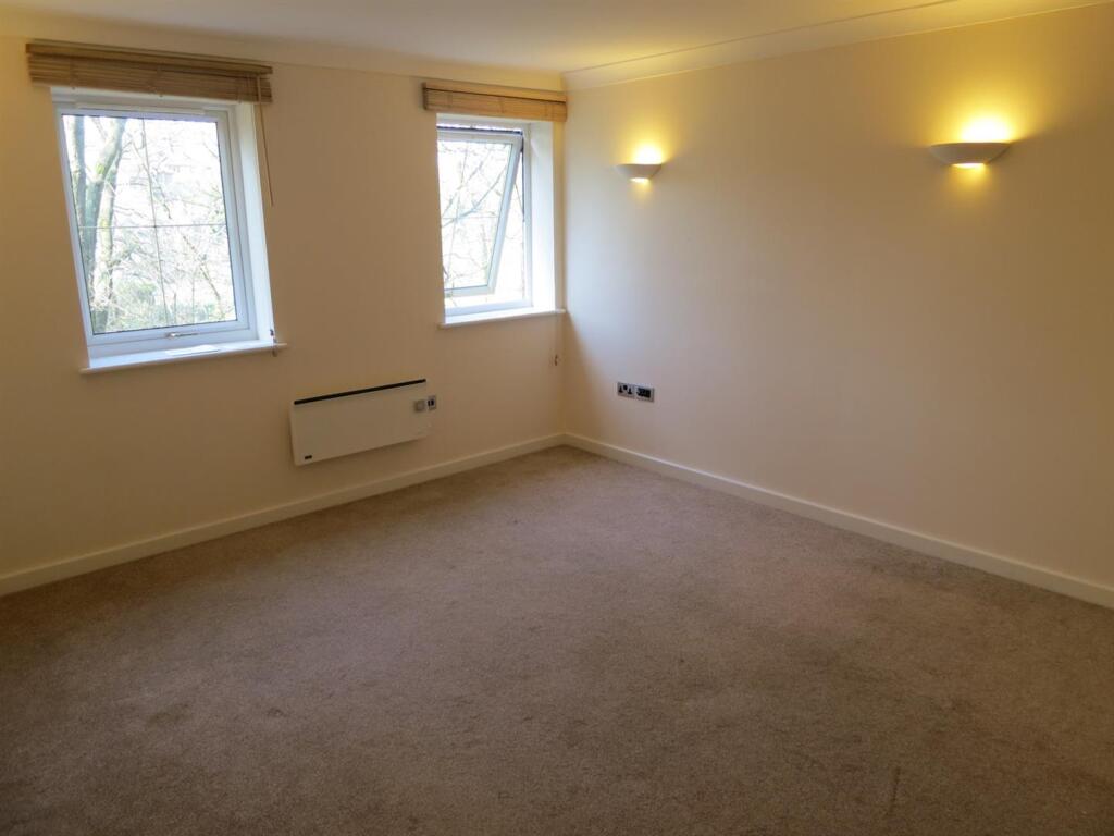 Apartment in Huddersfield - View 4