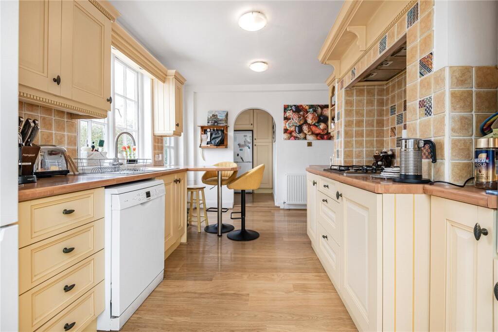 House in Radlett, Aldenham - More