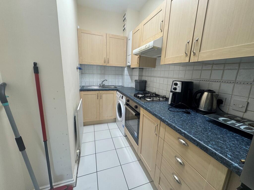 Apartment in Guildford, Surrey - View 5