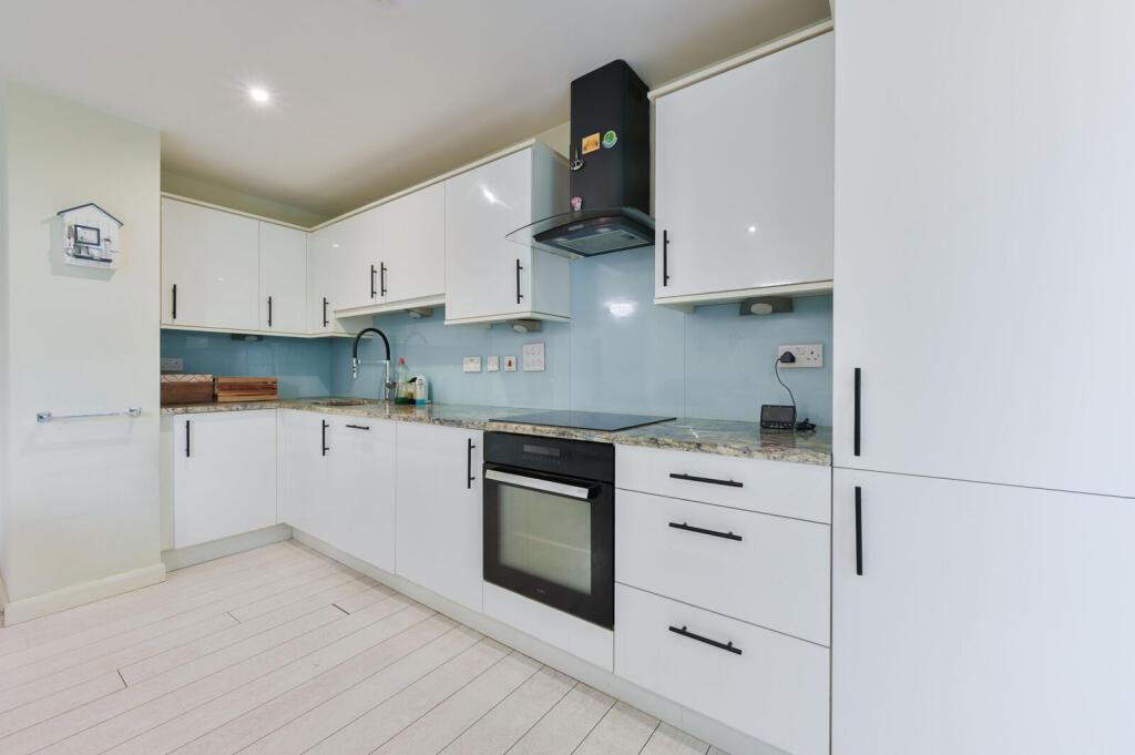 Apartment in Twickenham - More