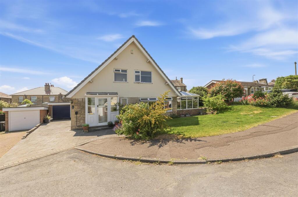Main image of property: Oakfield Close, Elland