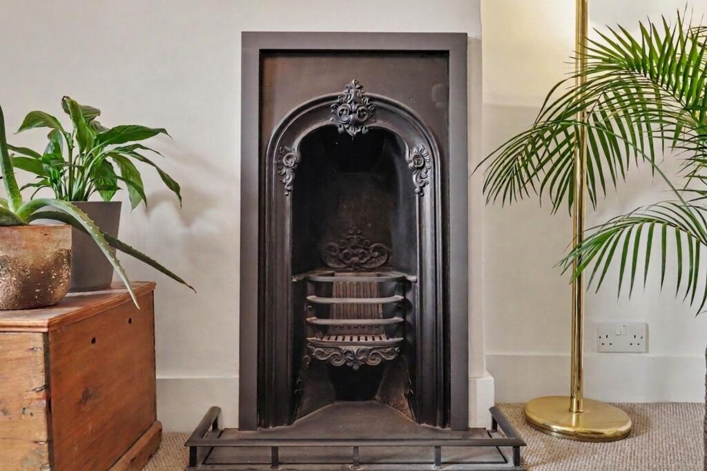 Apartment in Kingston upon Thames - View 4