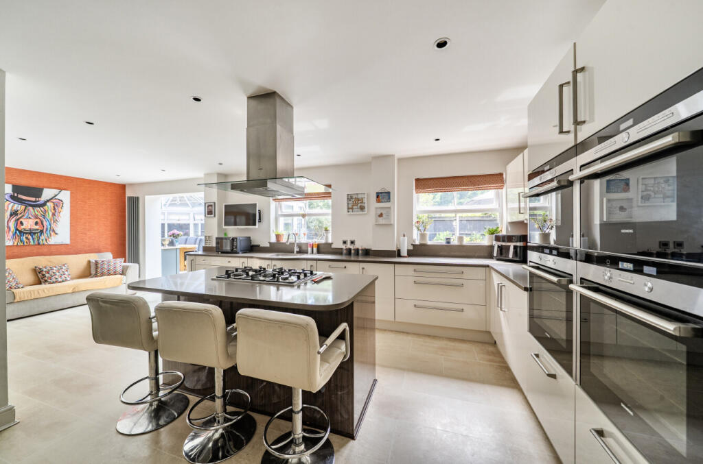 House in Berkshire, Warfield - View 2