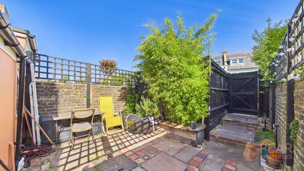Apartment in Brighton - View 4