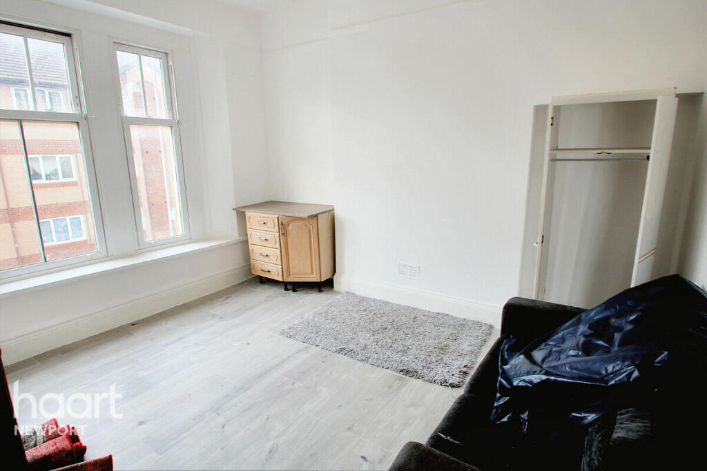 Commercial Road, Newport photo 4