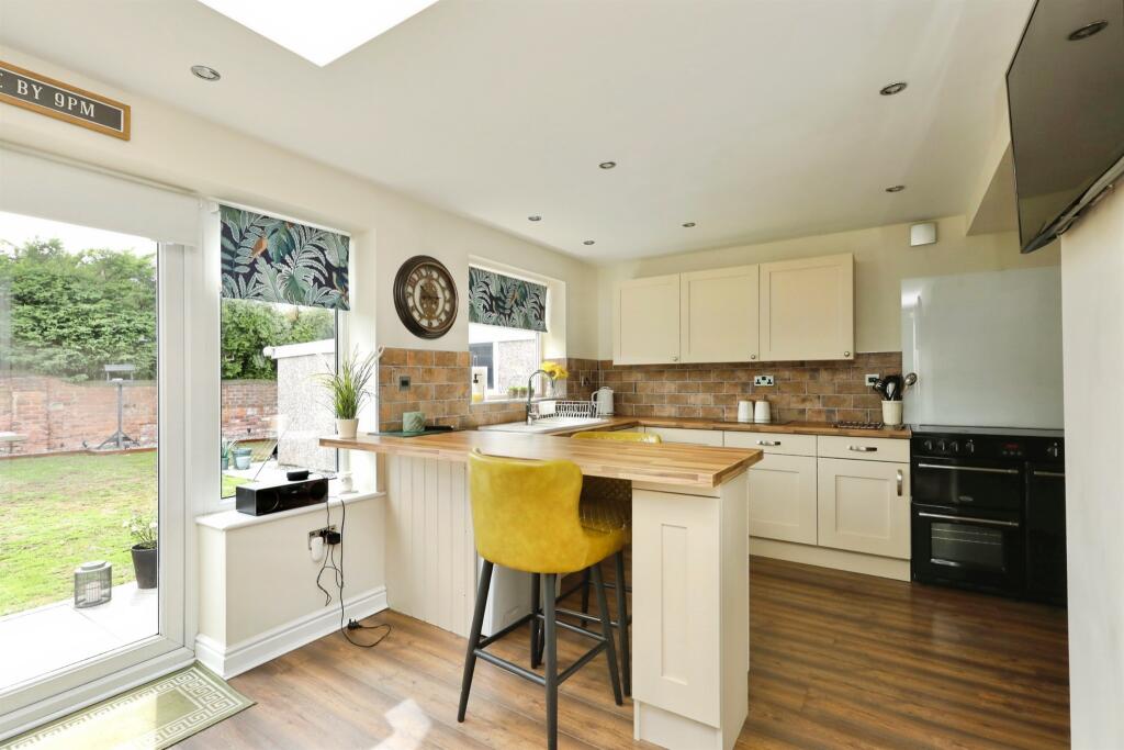 House in Doncaster, Hatfield - More