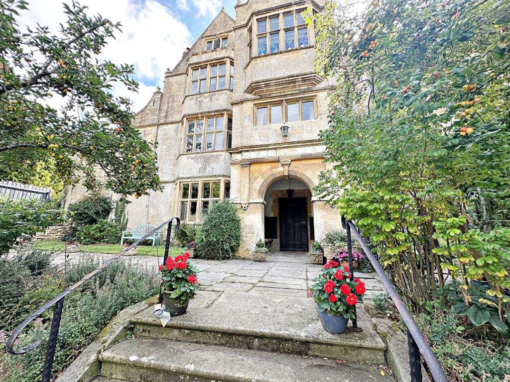2-bed flat on Eckington, Woollas Hall, WR10, £295,000