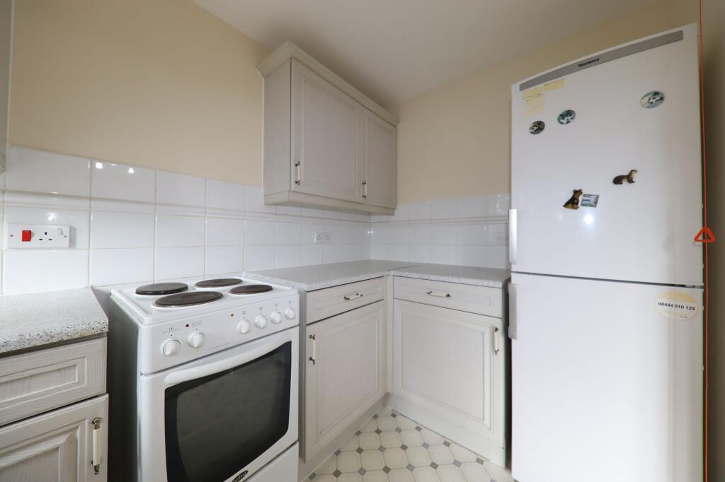Apartment in Watford - View 5