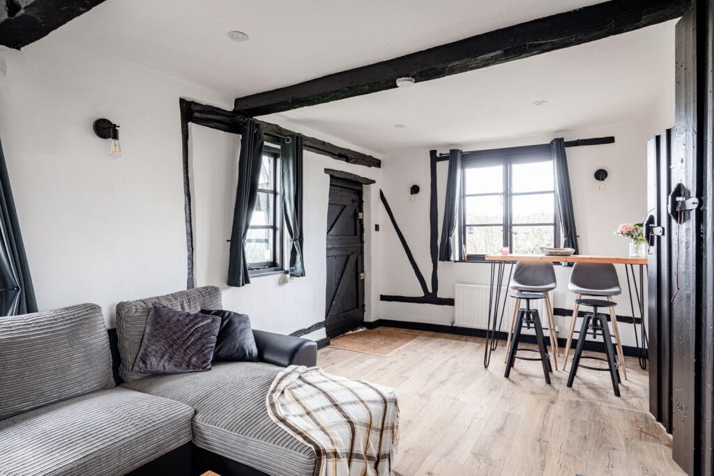 House in Reigate and Banstead, Salfords and Sidlow - View 4