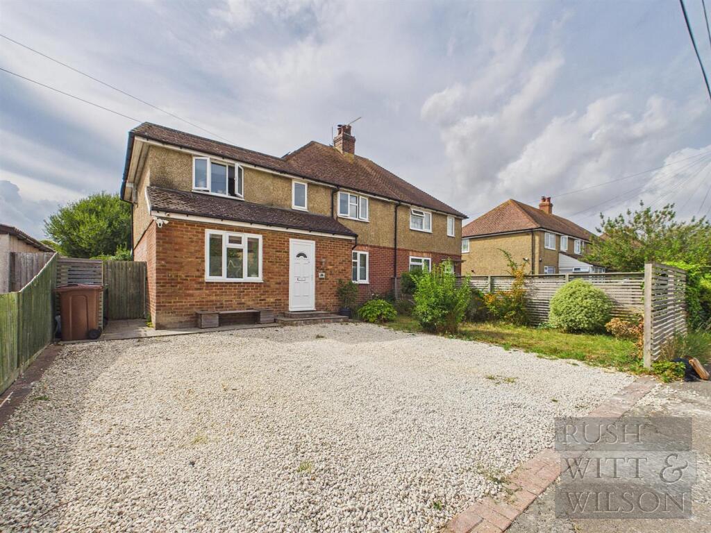 4-bed semi-detached on Kings Avenue, Rye, £400,000