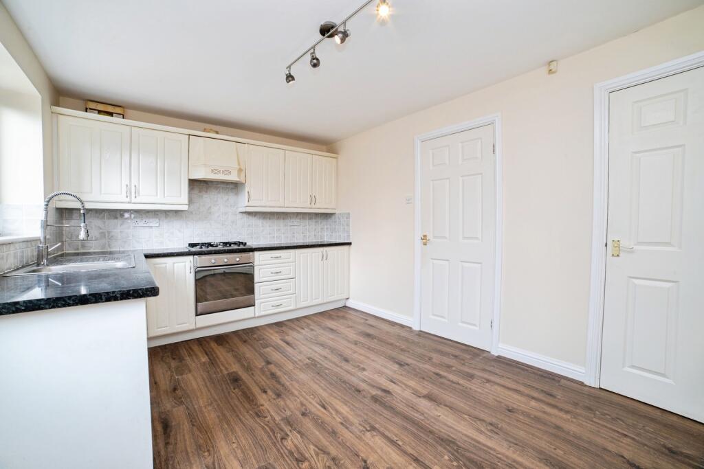 House in Mansfield, Nottinghamshire - More