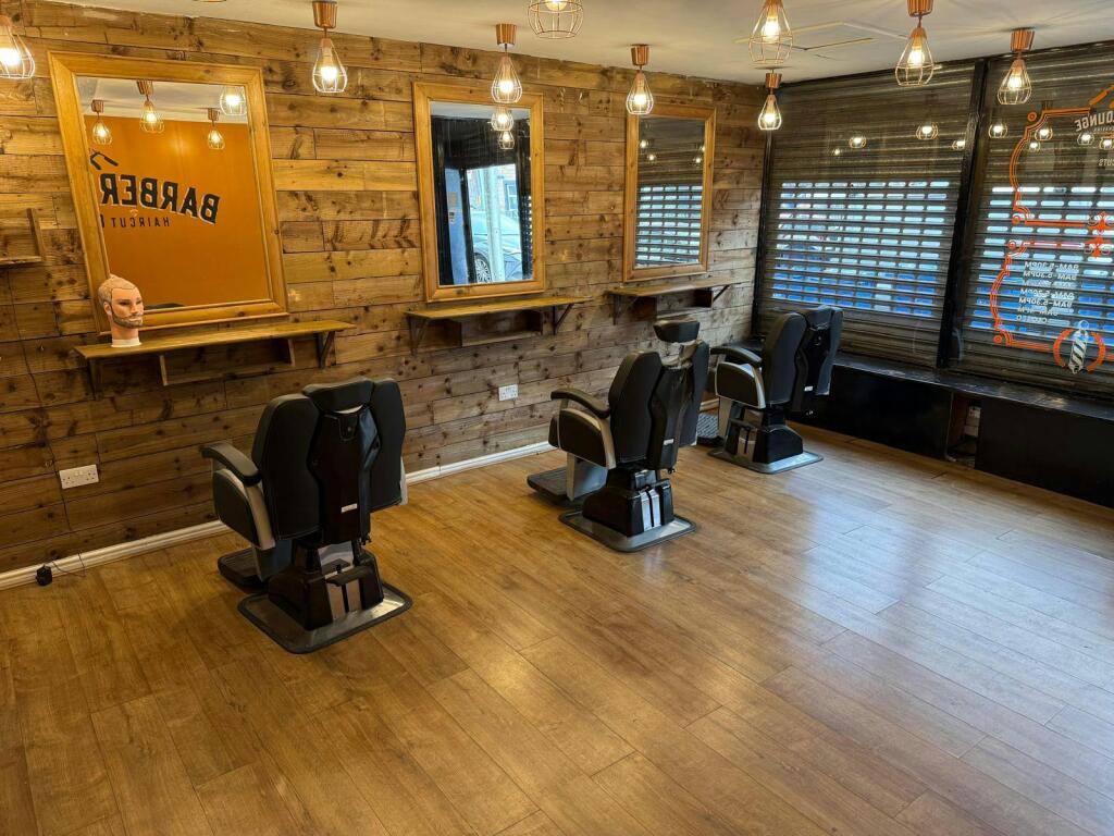 Further photo of front shop.jpeg