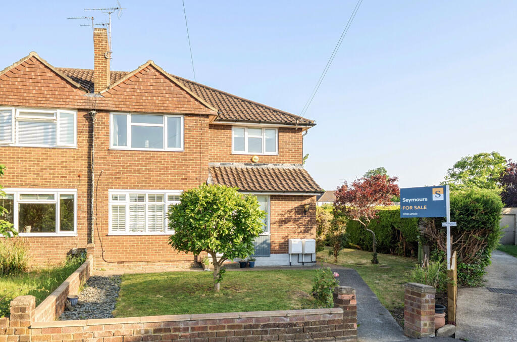 2-bed flat on Wilton Gardens, West Molesey, KT8, £375,000