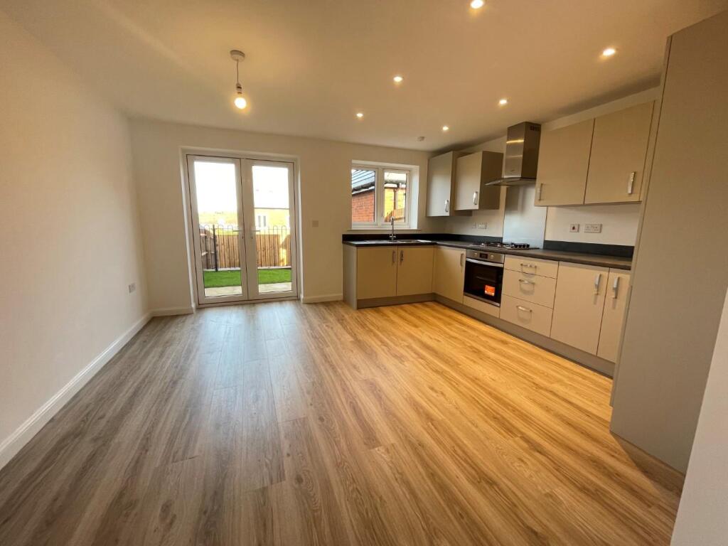 Watermill Way, Collingtree, Northampton photo 2