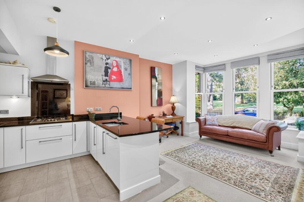 Harlow Moor Drive, Harrogate photo 2