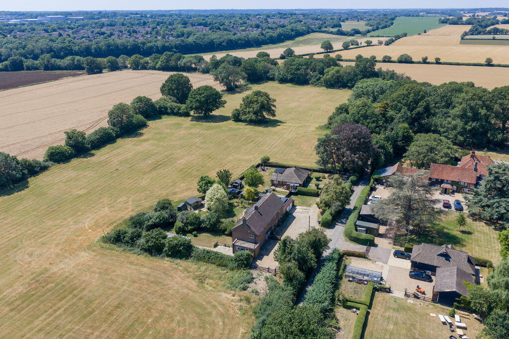 House in Dacorum, Great Gaddesden - View 5