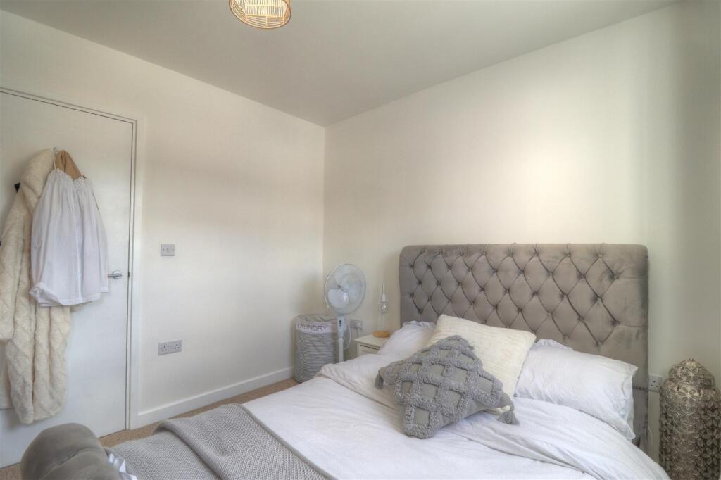 Apartment in Evesham, Fairfield - More