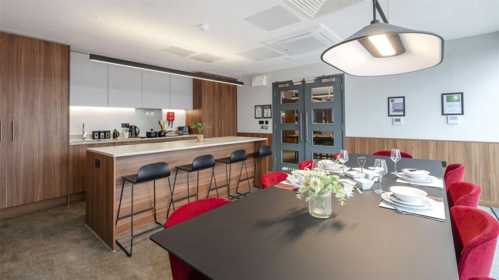 Apartment in Egham, Ripley Springs - View 6