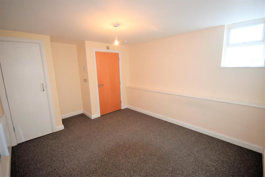 Apartment in Calderdale, Well Head, Claremount - More
