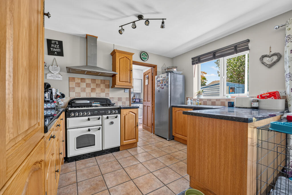 Birkdale Close, Grantham, Lincolnshire - View 3