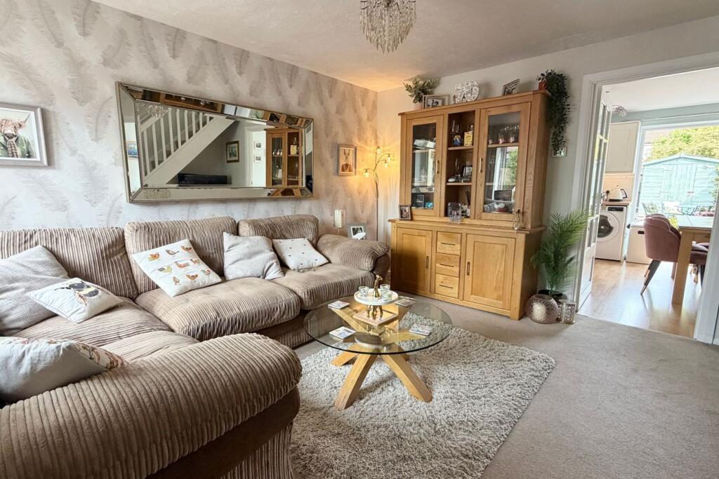 House in Surrey Heath, Surrey - View 4