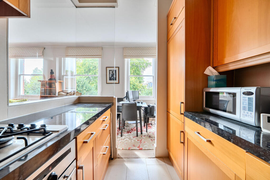 Apartment in London - View 5