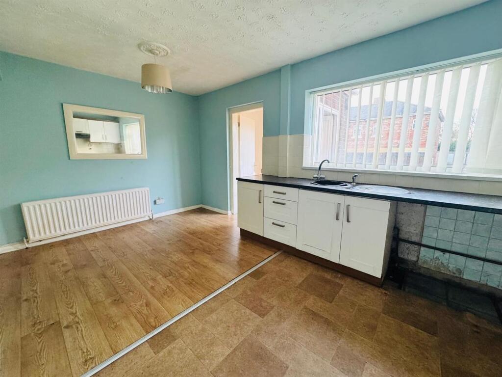 Burns Avenue South, Houghton Le Spring photo 3