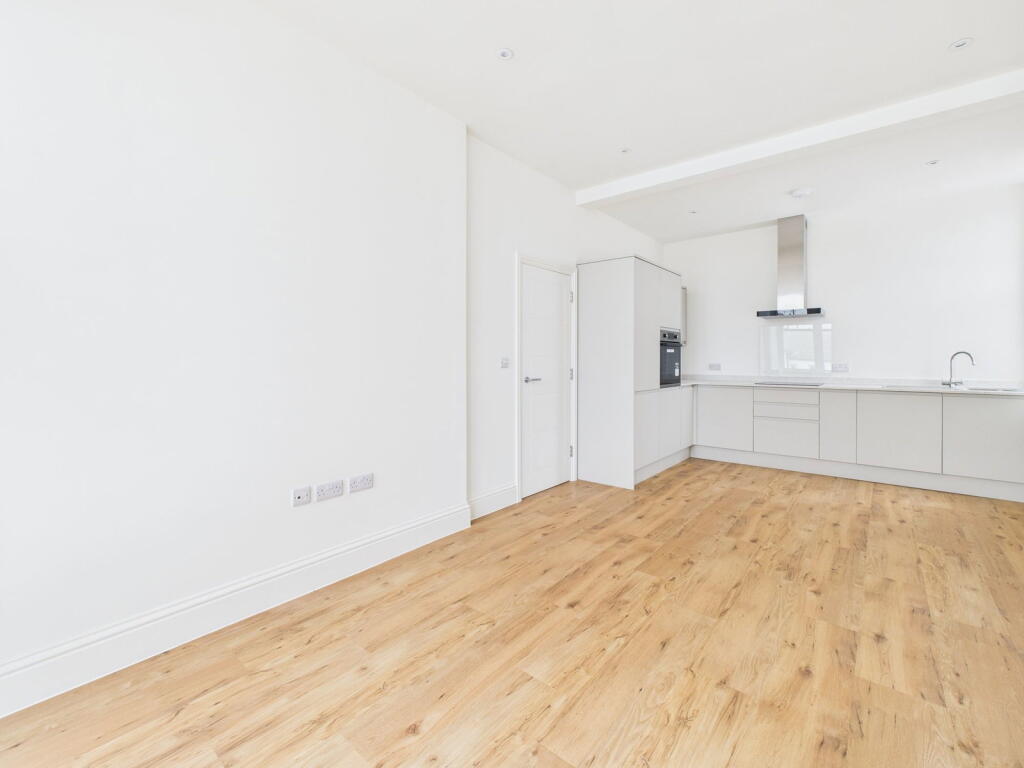 Apartment in Worthing, West Sussex - View 5