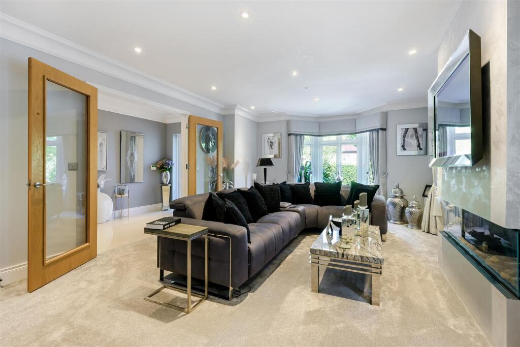 Kenmore Close, Epsom photo 4