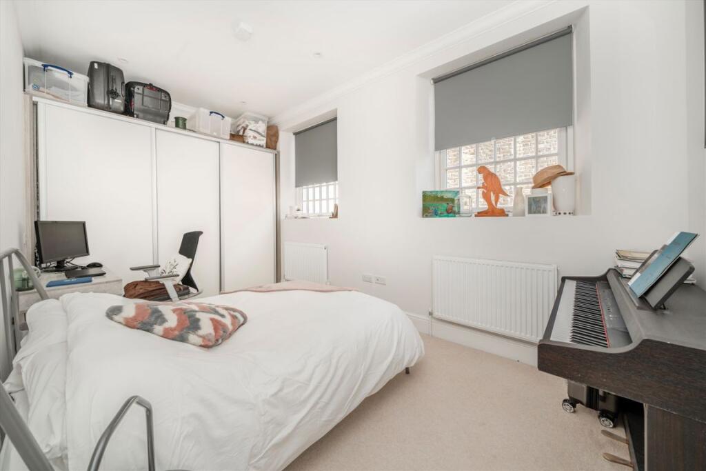 Apartment in Southall - View 4
