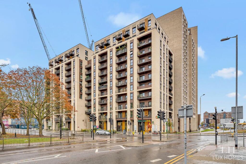Erken Plaza, Barking photo 2