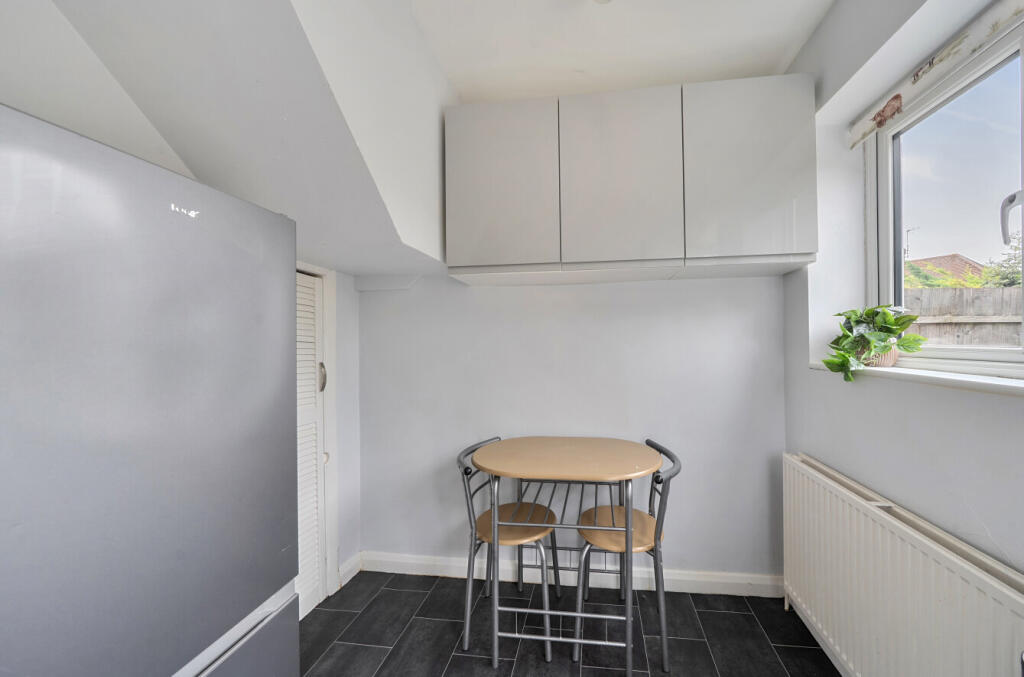House in Luton - View 4