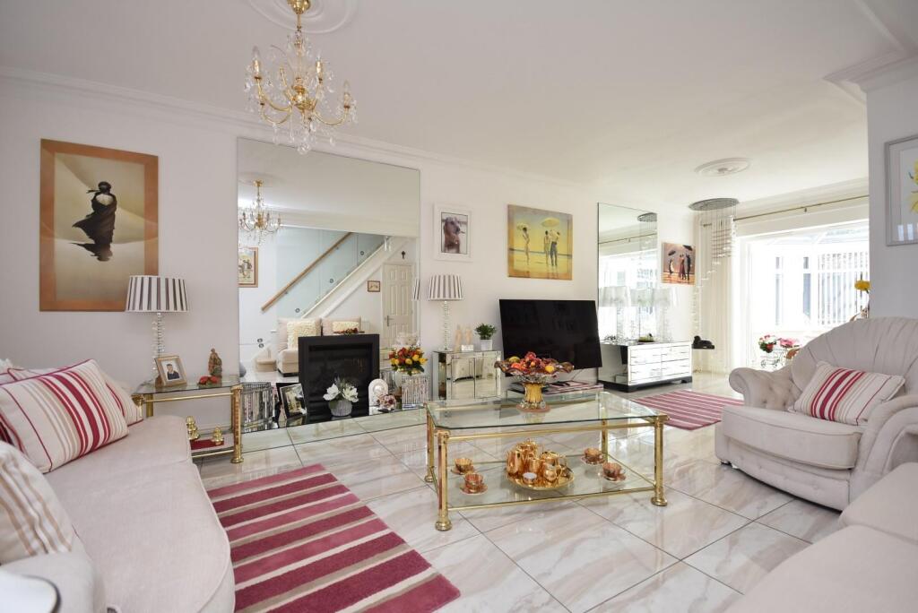 11 The Grange, Baroness Place, Penarth, CF64 3UW image 3