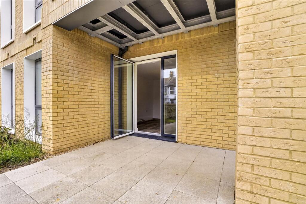 Apartment in Worthing, West Sussex - View 4