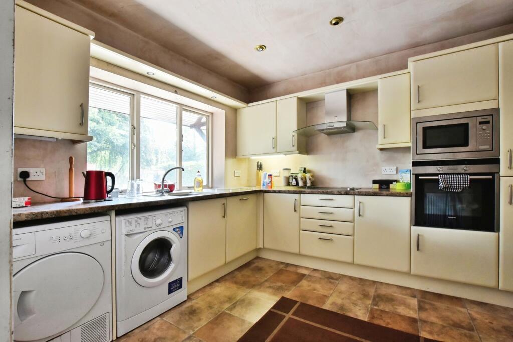 Moss Lane, Sale, Greater Manchester, M33 photo 3