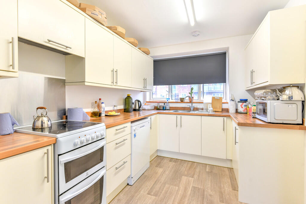 Apartment in Adur, West Sussex - View 3
