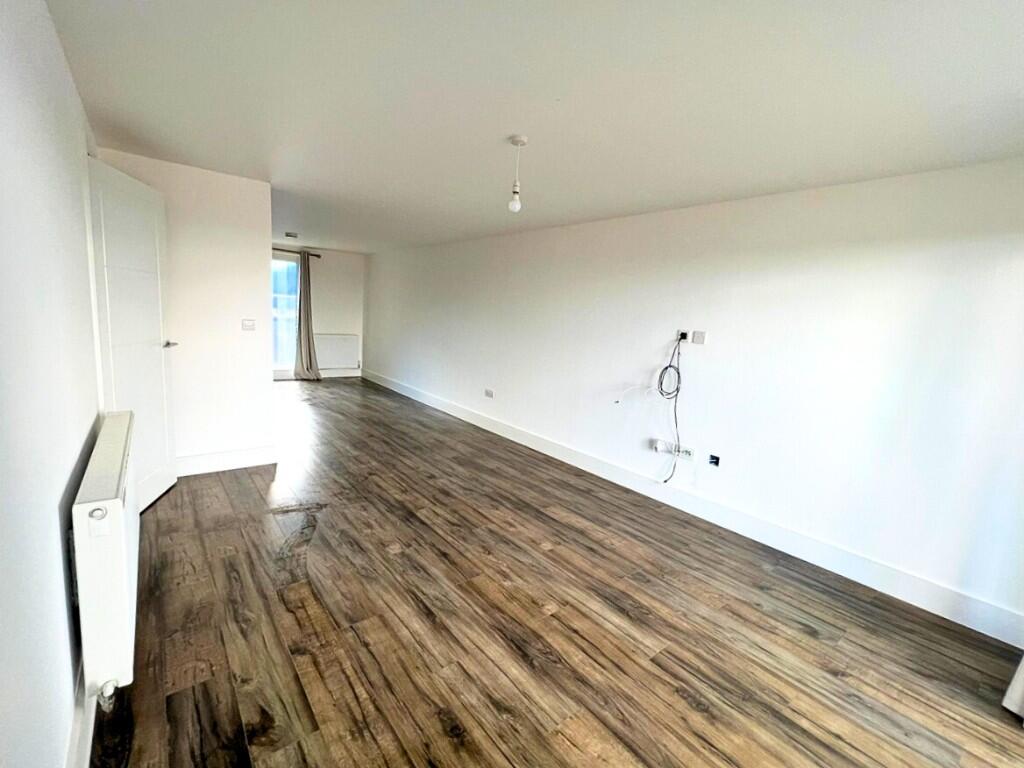 Apartment in Romford - More