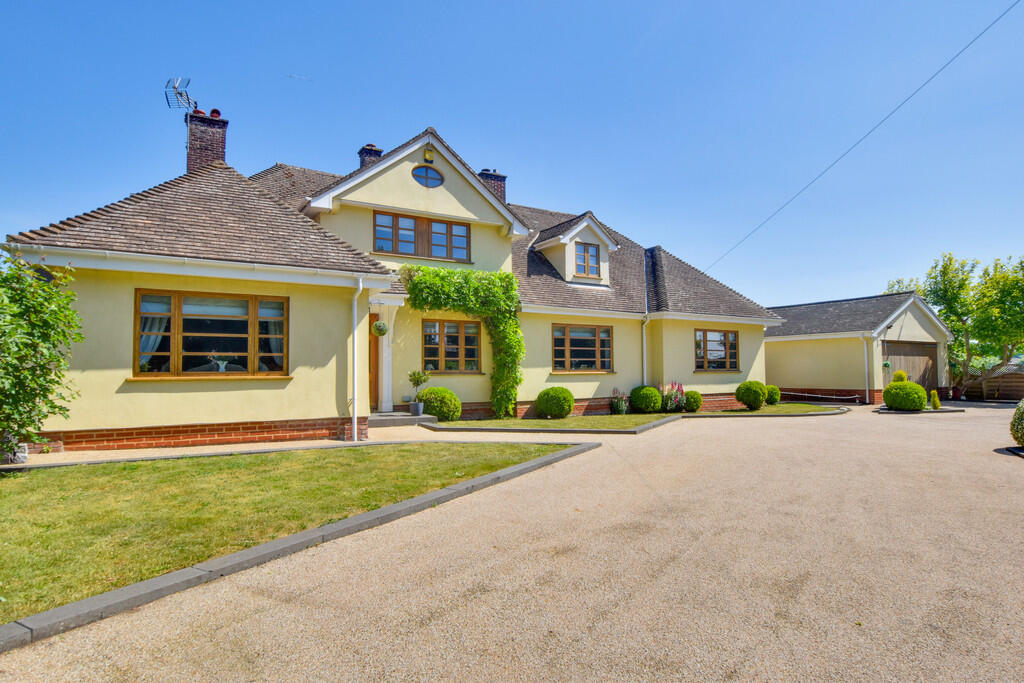 4-bed detached on Beaumont Hill, Great Dunmow, £950,000