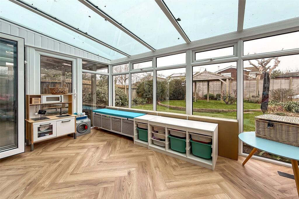 Reef Close, Littlehampton, West Sussex photo 4