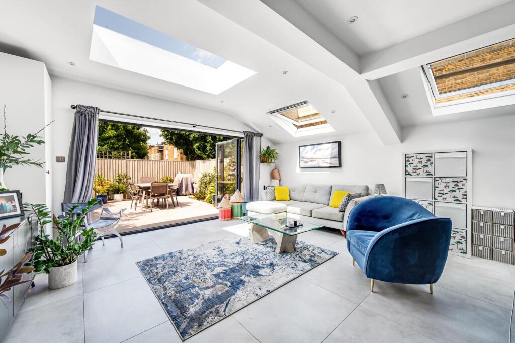 Apartment in London - View 5